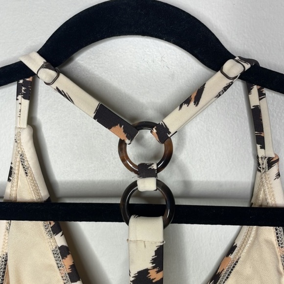 NWT Kona Sol Sz S Cream Leopard Print One Piece Cinched Medium Coverage Swimsuit - Picture 15 of 15